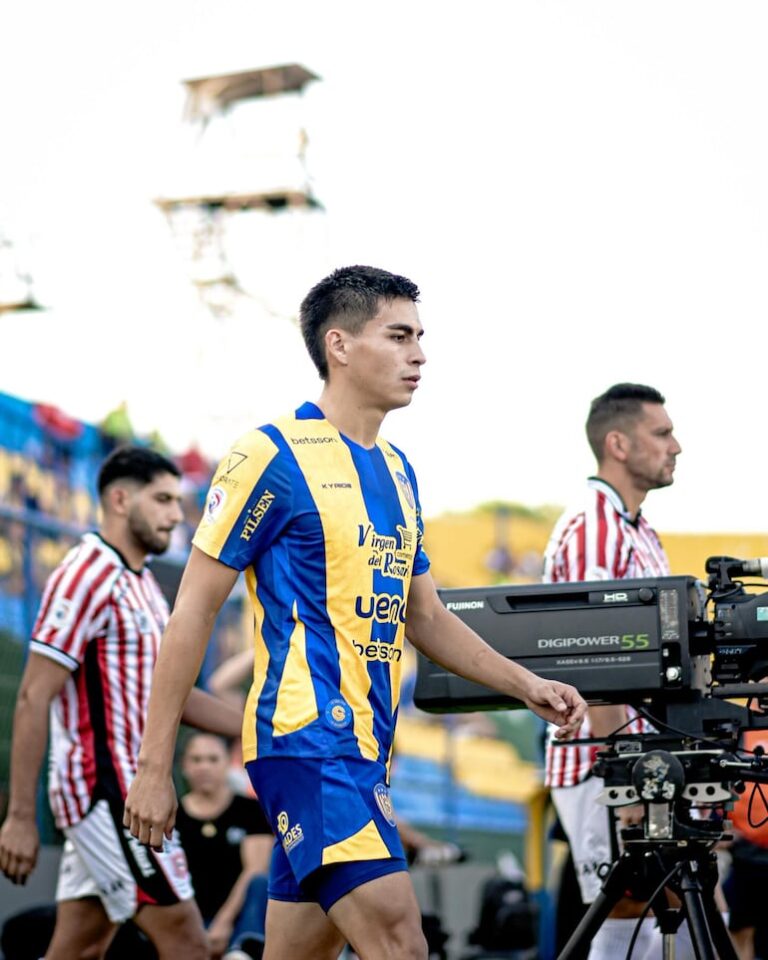 Grupos agresivos lanzan petardos a los jugadores de Luqueño mientras entrenan – Sportivo Luqueño