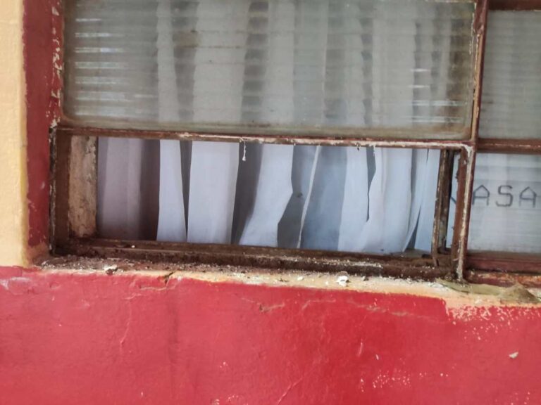 Denuncian robo grave en escuela del barrio General Genes, Pedro Juan.