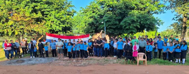 Padres toman la escuela demandando la creación del Bachillerato Agropecuario.