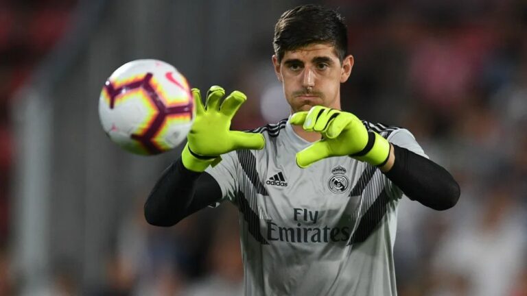 Courtois estará fuera un mes y medio por lesión muscular.