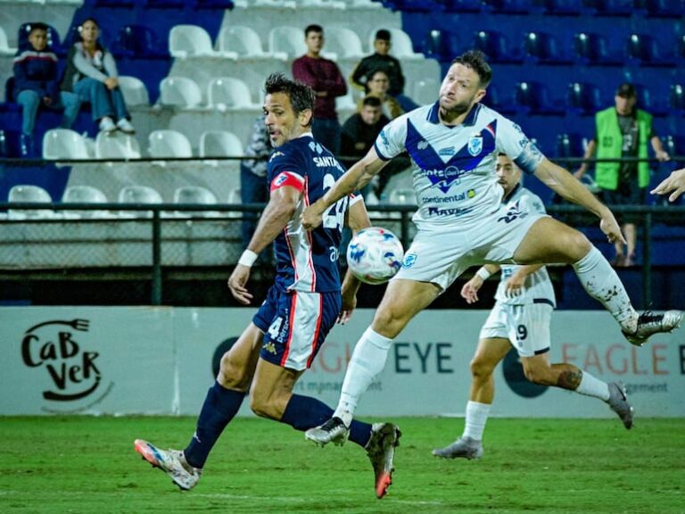 Ameliano y Nacional empataron 1-1 en un partido afectado por las malas condiciones climáticas.