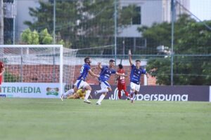 Blas Díaz lidera la exitosa presentación de Encarnación FC en la categoría Intermedia – Fútbol Intermedio.