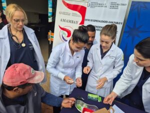 Futuros médicos promueven la salud preventiva en el Centro Juan Pablo II