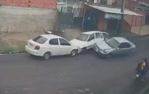 Adolescente detenido tras triple choque con vehículo robado en Lambaré