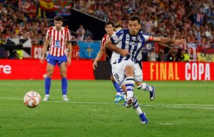 Atlético – Real Sociedad en directo | Oyarzabal adelanta a la Real con un penalti al borde del descanso