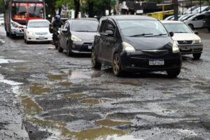 Avenida Fernando de la Mora en Asunción se hunde y afecta movilidad urbana