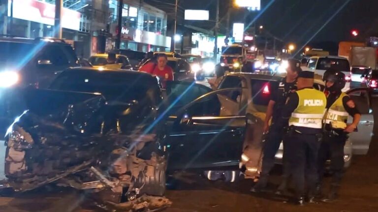 Choque en cadena en ruta PY01 en Ñemby deja solo daños materiales