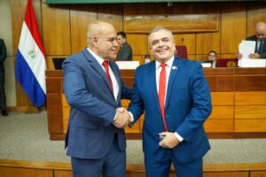 Controversia por juramento de Carlos Liseras en Senado de Paraguay