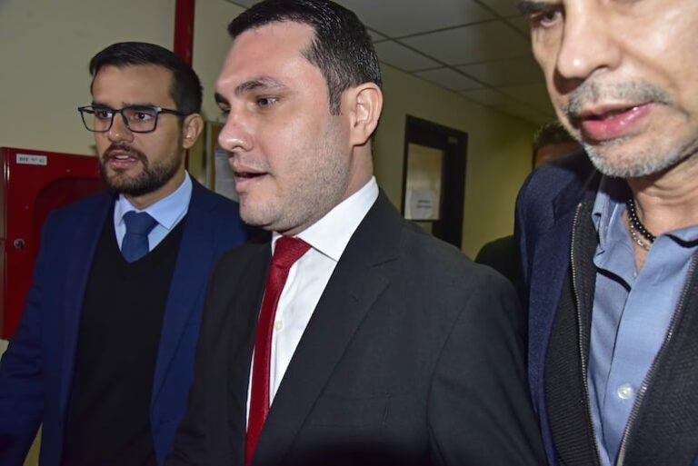 Corte Suprema admite recurso contra sobreseimiento de senador Rivas en Paraguay