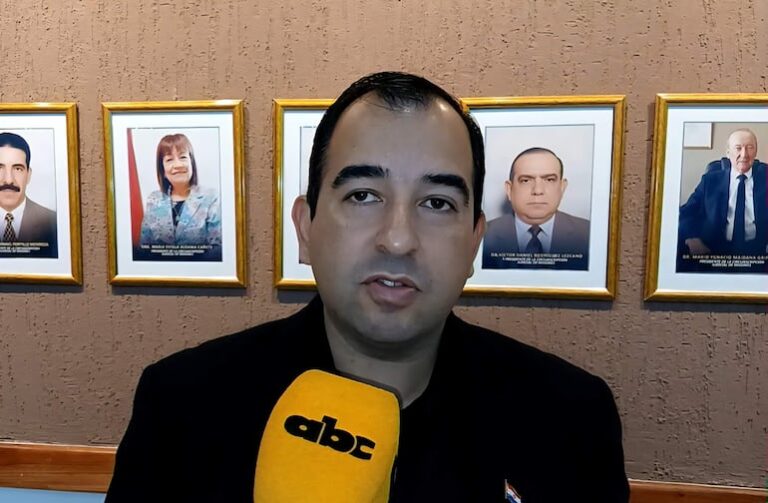 Diputado Valdez exige sanción severa por título irregular de senador Rivas
