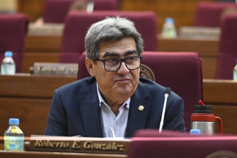 Diputado critica intento de reglamentar senaduría vitalicia en Paraguay