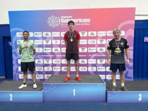 Axel Bertolo y Manuel Alfonso, ganadores del torneo de tenis de mesa por categorías – Polideportivo.