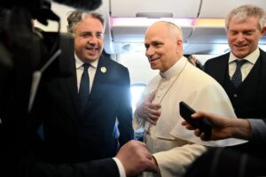 El Papa León XIV responde al presidente de Estados Unidos: «No le tengo miedo a Trump. Seguiré hablando contra la guerra»