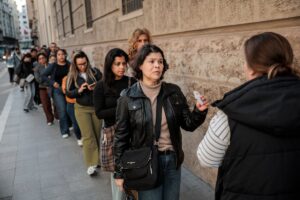 El Tribunal Supremo rechaza la suspensión urgente del decreto de regularización migratoria | España