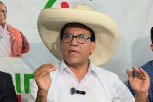 El candidato de izquierda en Perú alcanza un lugar en segunda vuelta gracias al escrutinio del voto rural