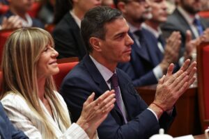El juez Peinado procesa a Begoña Gómez por cuatro delitos, entre ellos malversación y tráfico de influencias | España