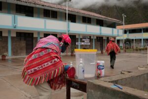 El segundo lugar para la vuelta final en las elecciones peruanas se dirime en los tribunales