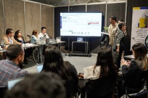 El software no decide en Colombia: la paradoja del fraude digital en las elecciones manuales