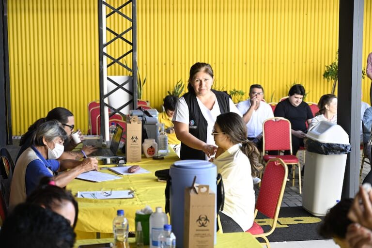 Éxito en vacunación en ABC Color con 702 inmunizaciones en solo una jornada