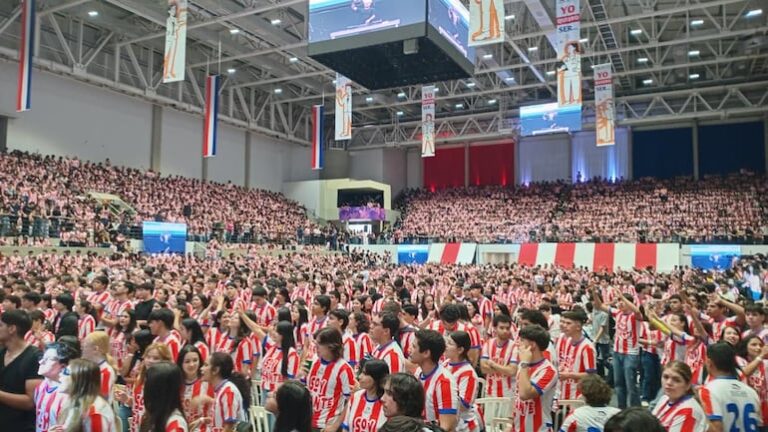 Gobierno del Paraguay entrega 7.600 becas en la Secretaría Nacional de Deportes