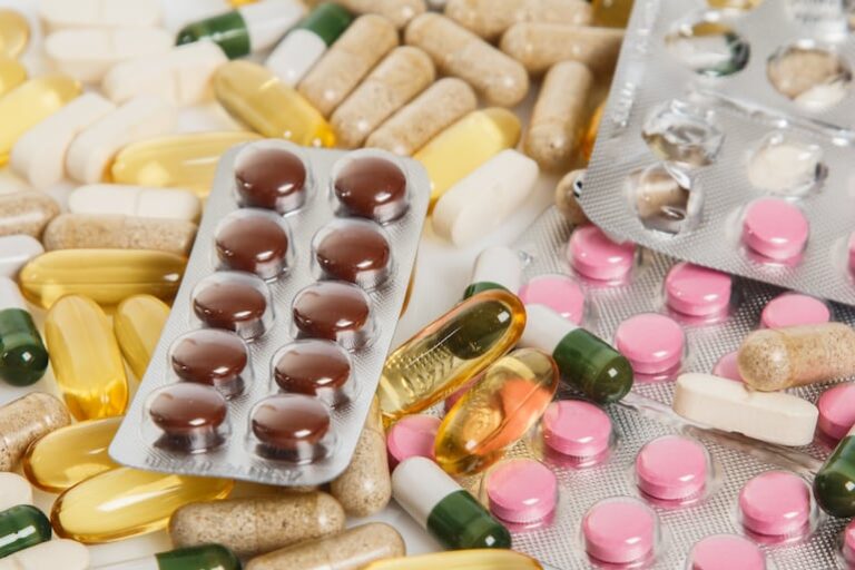 Gobierno presenta plan de pago de 180 millones a farmacéuticas en abril y mayo