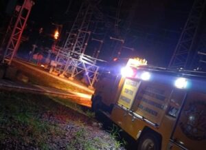 Incendio en subestación de la ANDE en San Lorenzo es controlado por bomberos