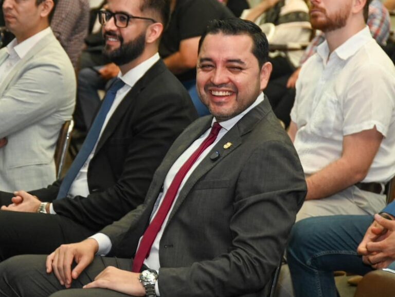 Intendente de Asunción viaja a Miami en medio de crisis municipal