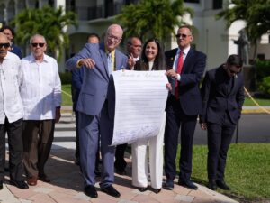 La expectativa de una transición en Cuba aviva disputas por el liderazgo en el exilio