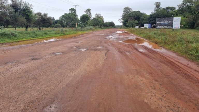 Loma Perõ desmiente a ministra sobre parálisis de obras en San Juan Bautista