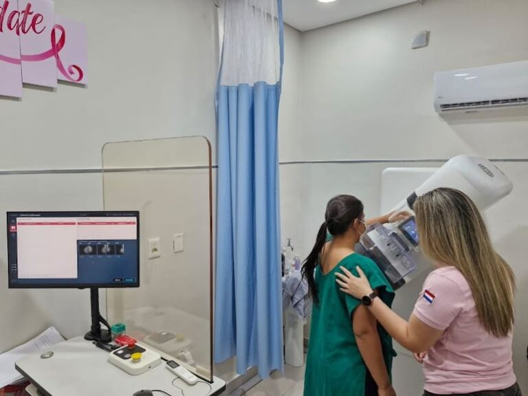 Médicos en Paraguay enfatizan detección precoz del cáncer de mama para salvar vidas