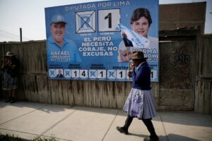Niñas obligadas a ser madres: el drama que la campaña electoral peruana prefiere ignorar