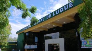 Niño internado en Hospital General de Luque sin cirujano pediátrico disponible