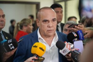 Núñez defiende bonificaciones de senadores como parte del presupuesto aprobado en plenaria