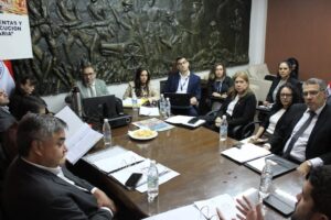 Paraguay evalúa elevar déficit fiscal para saldar deudas con vialeras y farmacéuticas