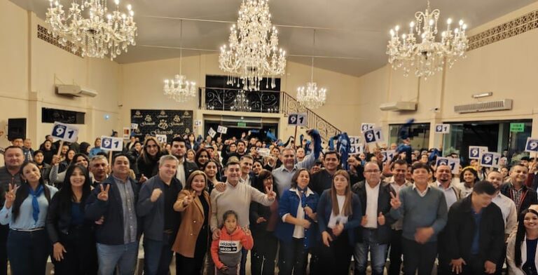 Senador Ever Villalba critica abandono gubernamental en reunión del PLRA en Paraguay