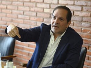 Senador Samaniego critica liderazgo de Peña y pide acción urgente en ANR