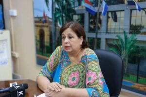 Senadora Martínez critica solicitud de permiso del senador Hernán Rivas en el Senado