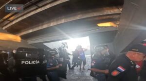 Suspenden Superclásico en Asunción tras disturbios y enfrentamientos policiales