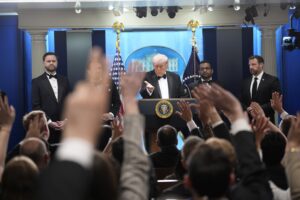 Últimas noticias y reacciones tras el intento de atentado contra Donald Trump, en directo | Trump asegura que la violencia política “siempre ha estado” presente en Estados Unidos