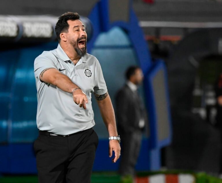 «Vitamina» Sánchez mostró su desacuerdo con las decisiones arbitrales y se cuestionó a sí mismo – Olimpia