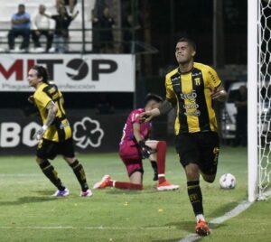 Rubio Ñu 0 – Guaranó 2: Golpes al Campeón – Fútbol