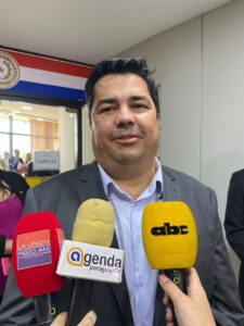 Yacyretá celebra el Día del Periodista mientras silencia a sus empleados
