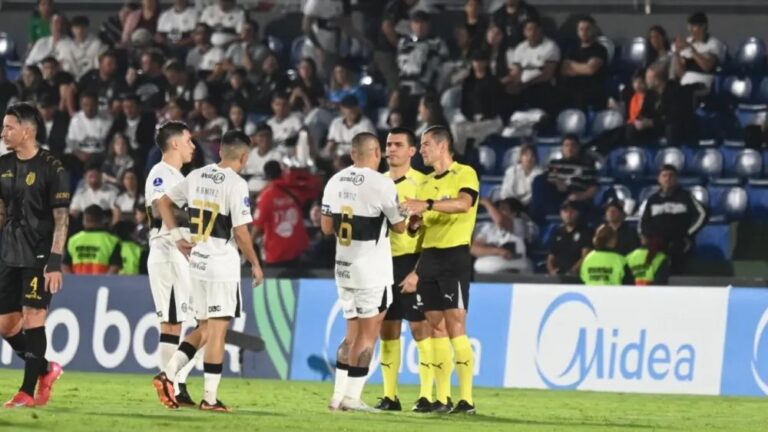Olimpia empata con Barracas Central y sigue líder del Grupo G.