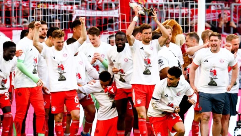 Bayern Múnich arrasa al Stuttgart y se corona campeón de Alemania.