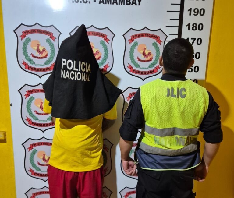 Detienen a un hombre tras persecución y recuperan moto robada.