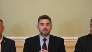 Pedro Alliana postergará anuncio de dupla para proteger internas de ANR.