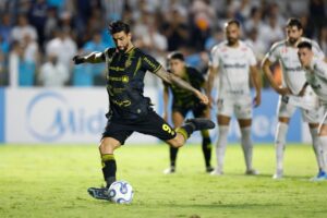 Recoleta enfrentará a Santos en Pedro Juan Caballero este fin de semana.