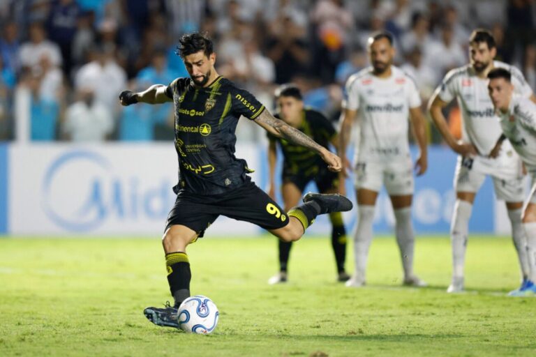 Recoleta enfrentará a Santos en Pedro Juan Caballero este fin de semana.