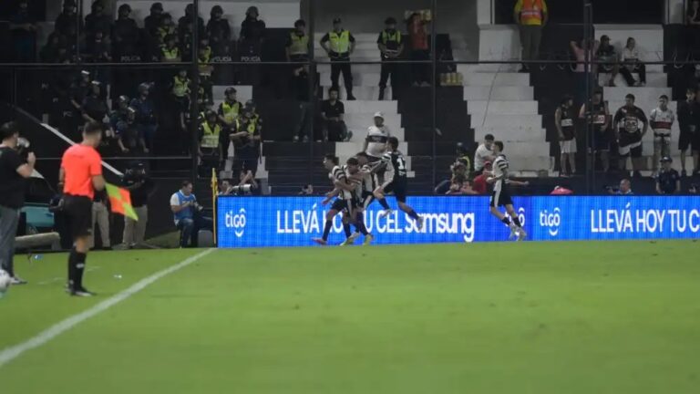 Libertad derrota a Olimpia en emocionante clásico blanco y negro.