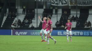 Carlos González aplasta a Libertad en el estadio La Huerta.